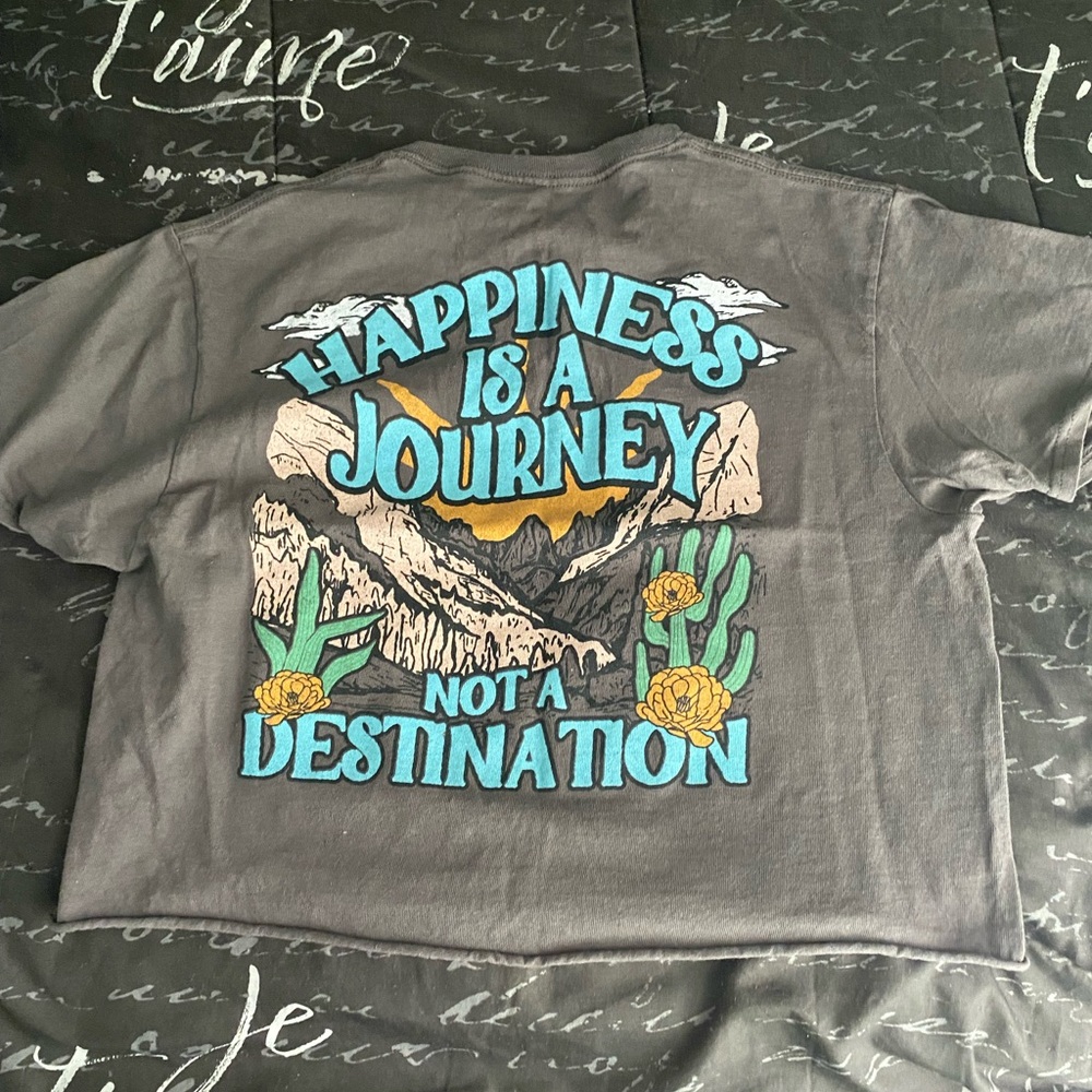 women’s graphic crop top